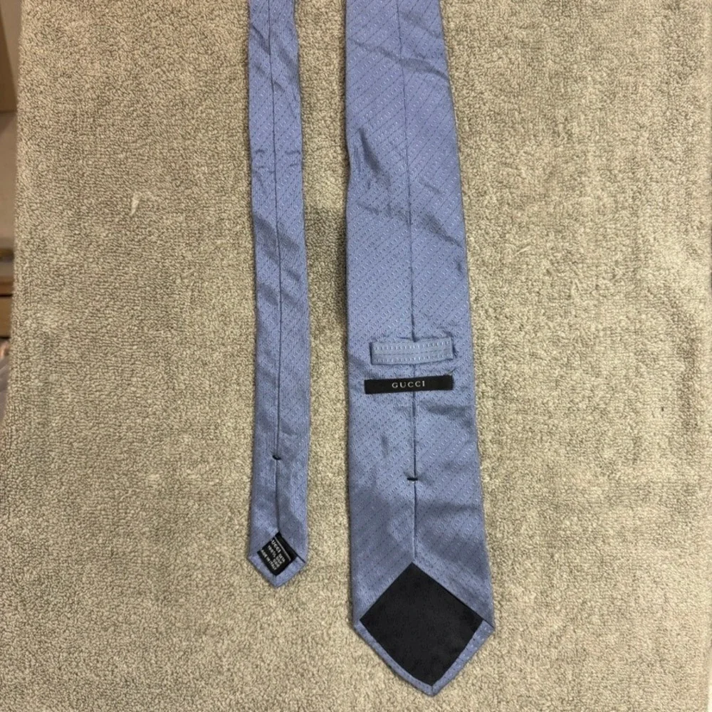 Gucci Mens Silk Necktie Slate Blue Textured Diagonal Dash Pattern Made In Italy